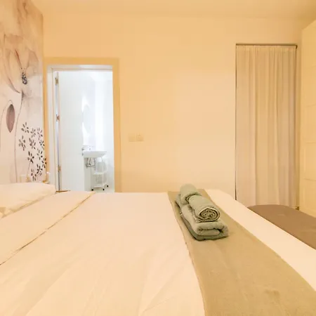 The Cozy Cove- Sea Steps Away Gzira