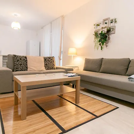 The Cozy Cove- Sea Steps Away Apartment Gzira