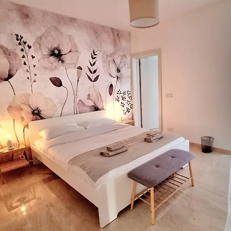 The Cozy Cove- Sea Steps Away Apartment *