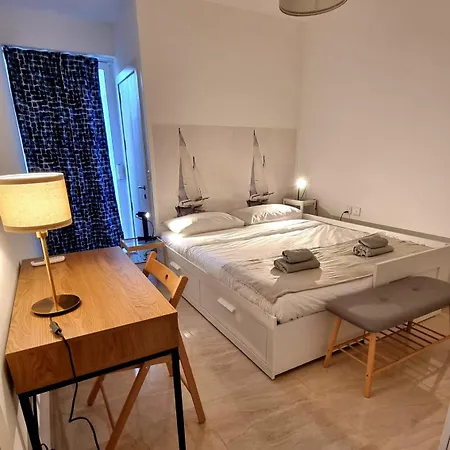 Apartment The Cozy Cove- Sea Steps Away *