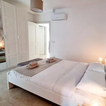 The Cozy Cove- Sea Steps Away Apartment Gzira